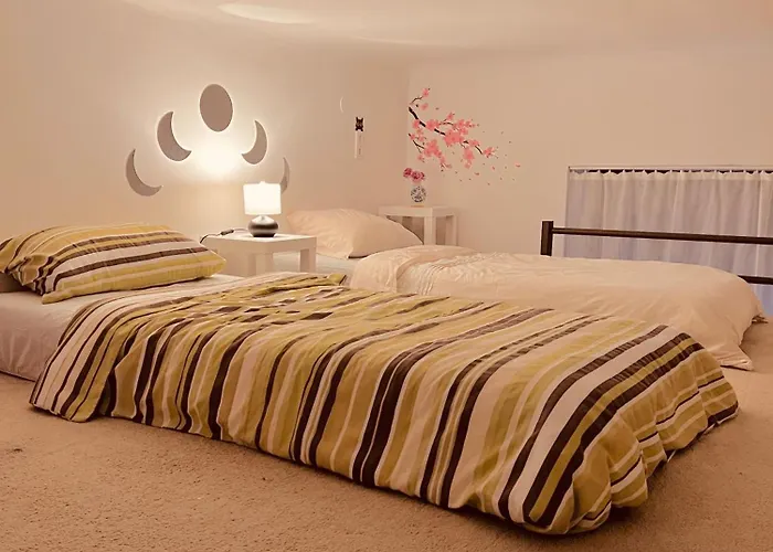 Chloe Apartment *